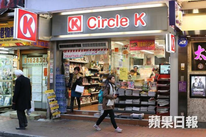 ■OK便利店明年試行讓長者在沒購物情況下以易辦事提款。資料圖片
■OK便利店明年試行讓長者在沒購物情況下以易辦事提款。資料圖片