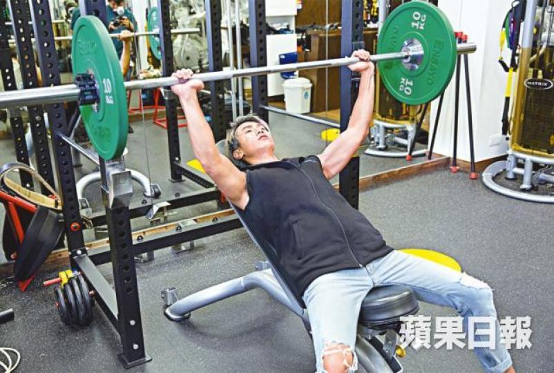■唱歌對陳柏宇來說是夢想,但他曾給自己期限,三年內養活不到自己便會轉行。
■唱歌對陳柏宇來說是夢想,但他曾給自己期限,三年內養活不到自己便會轉行。