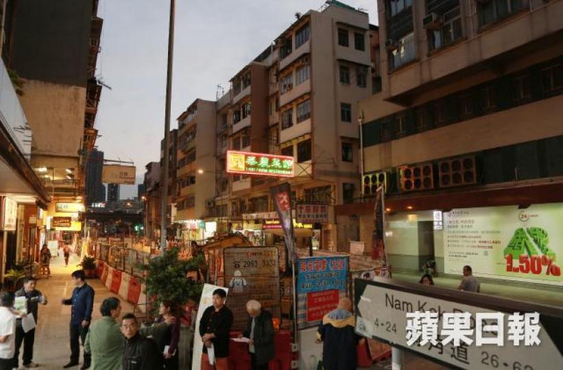 港鐵指,沙中綫土瓜灣站會在南角道設車站出入口。預計相關工程及路面修復工作將於2018年下年半。
港鐵指,沙中綫土瓜灣站會在南角道設車站出入口。預計相關工程及路面修復工作將於2018年下年半。