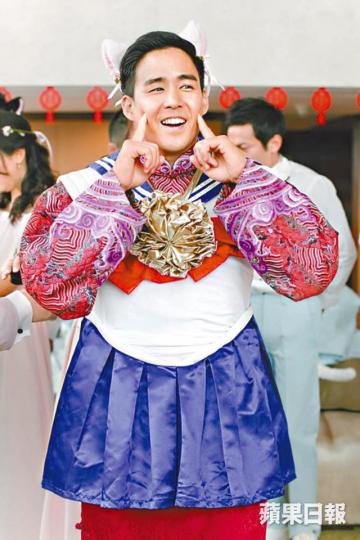 ■黃頌祈昨日要扮美少女戰士的月野兔,才抱得美人歸。 ■黃頌祈昨日要扮美少女戰士的月野兔,才抱得美人歸。