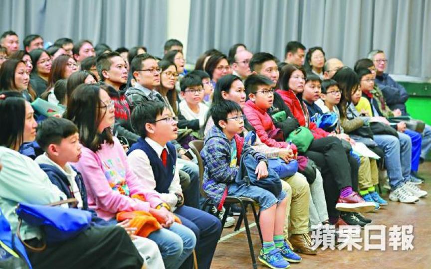 ■聖若瑟書院昨舉辦入學簡介會,有約500名家長及學生參與。 ■聖若瑟書院昨舉辦入學簡介會,有約500名家長及學生參與。