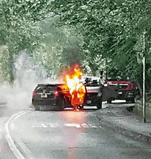 ■賊人本月中於沙頭角劫去巨款,更放火燒毀黑色賊車。■新界北總區重案組總督察林思儀昨交代案情。溫瑞麟攝 ■賊人本月中於沙頭角劫去巨款,更放火燒毀黑色賊車。■新界北總區重案組總督察林思儀昨交代案情。溫瑞麟攝