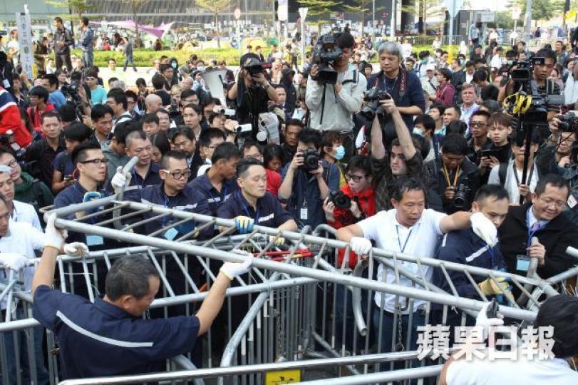 ■官媒發文稱北京對香港態度轉趨強硬,直指佔中事件是一個分水嶺。資料圖片 ■官媒發文稱北京對香港態度轉趨強硬,直指佔中事件是一個分水嶺。資料圖片