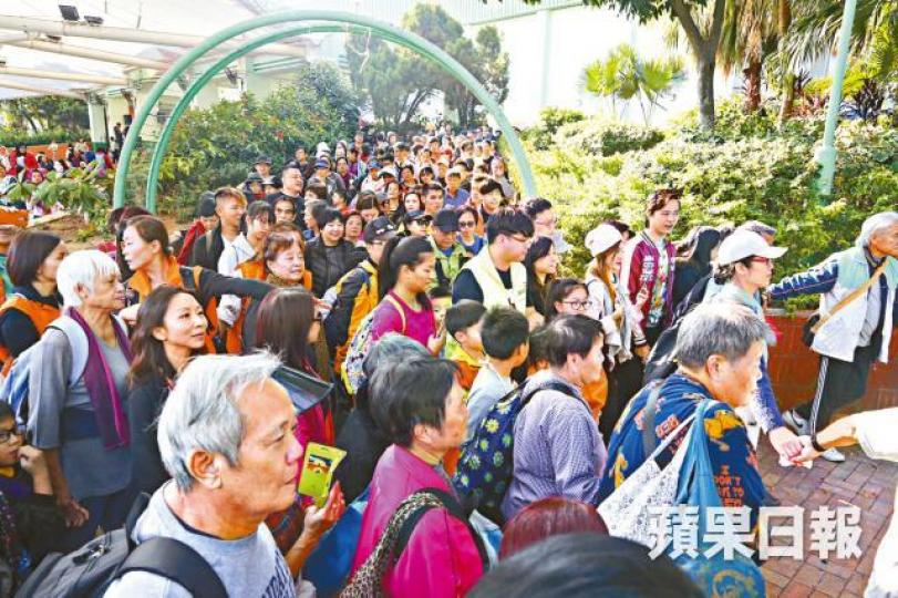 ■逾500名善長昨繞城門河畔行一圈。王子俊攝
■逾500名善長昨繞城門河畔行一圈。王子俊攝