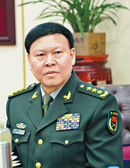■一度官至中央軍委委員的張陽於調查期間自殺身亡。■與張陽關係密切的房峰輝(中)傳被調查;圖為他6月獲特朗普及特女婿接見。 ■一度官至中央軍委委員的張陽於調查期間自殺身亡。■與張陽關係密切的房峰輝(中)傳被調查;圖為他6月獲特朗普及特女婿接見。