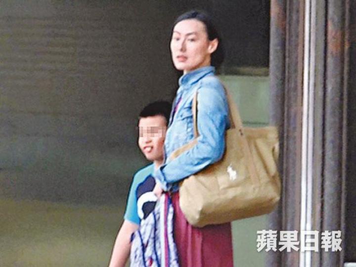 ■有指梁洛施為保私隱,決定搬屋及以的士代步。資料圖片
■有指梁洛施為保私隱,決定搬屋及以的士代步。資料圖片