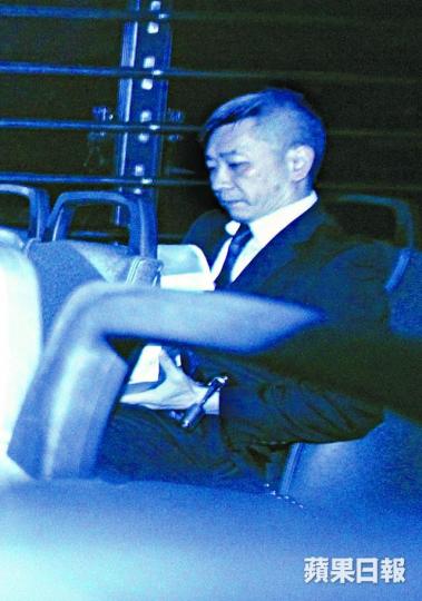 ■被告陳文深稱糾纏時用上半身力量壓住死者。 ■被告陳文深稱糾纏時用上半身力量壓住死者。