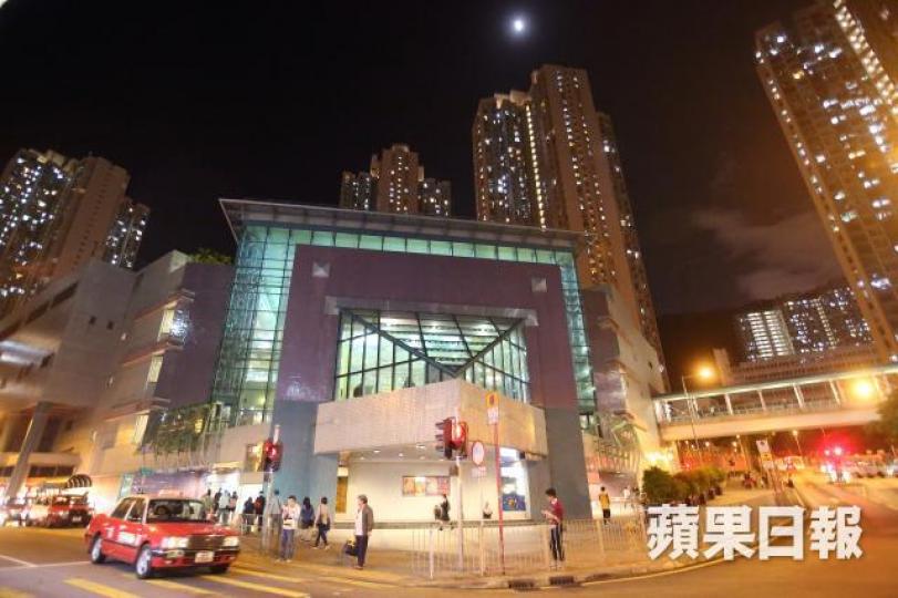 ■石籬二期商場普遍商店會在晚上7至8點關門。 ■石籬二期商場普遍商店會在晚上7至8點關門。