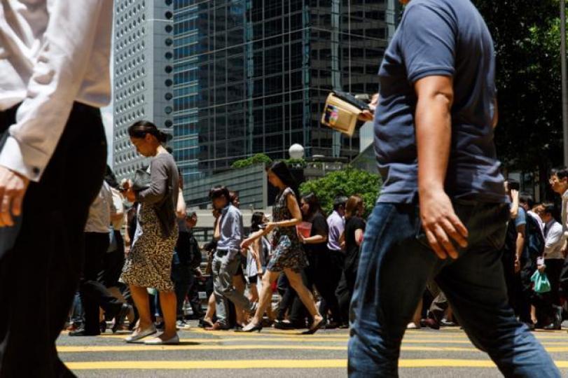 ■香港人預計自己未來使最多錢嘅地方竟然唔係買磚頭。資料圖片 ■香港人預計自己未來使最多錢嘅地方竟然唔係買磚頭。資料圖片
