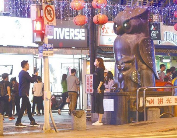 ■熊黛林和老公晚上出動,去打邊爐醫肚。台灣《蘋果日報》
■熊黛林和老公晚上出動,去打邊爐醫肚。台灣《蘋果日報》