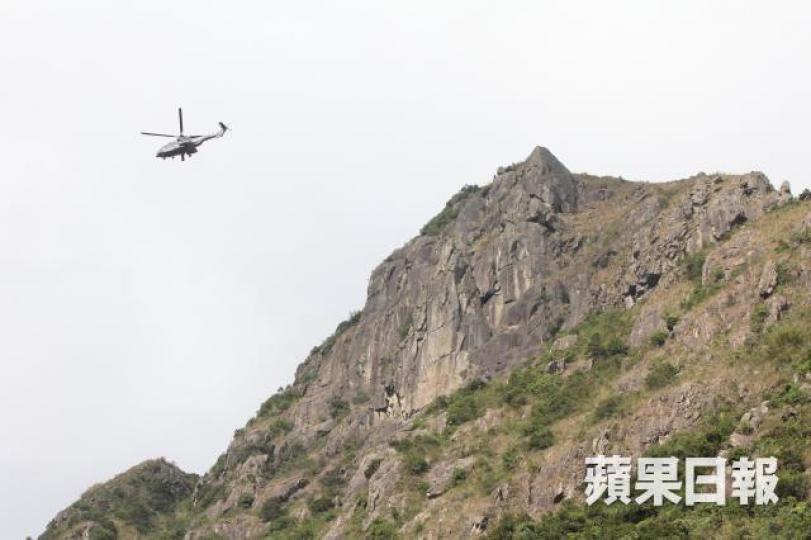 ■自殺崖位於飛鵝山上,巨大而直垂的崖壁陡峻危險。 ■自殺崖位於飛鵝山上,巨大而直垂的崖壁陡峻危險。