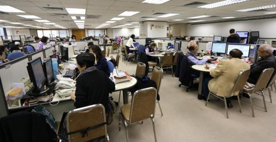 ■港股噚日大跌,唔少散戶喺收市競價時段買騰訊、平保。 資料圖片 ■港股噚日大跌,唔少散戶喺收市競價時段買騰訊、平保。 資料圖片