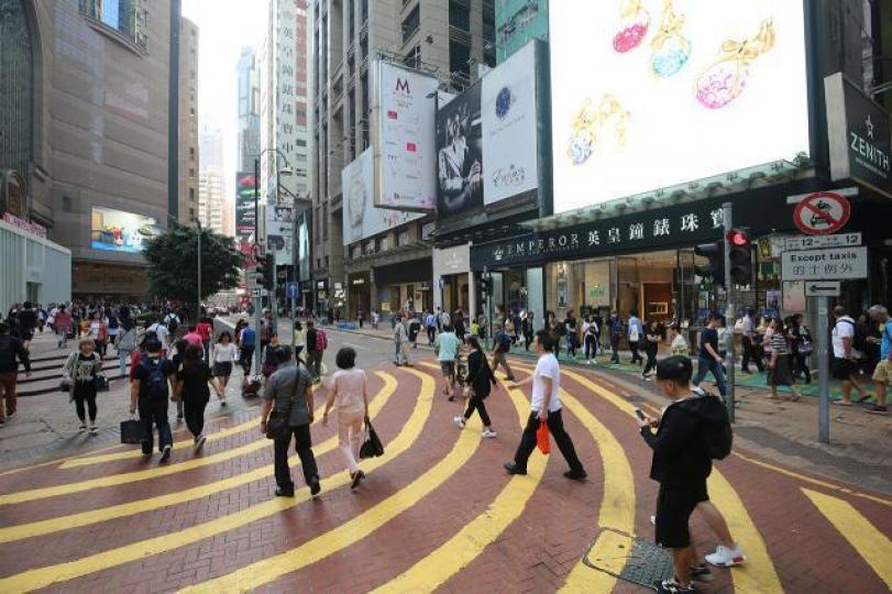 ■熱門旅遊區有減租壓力,因此,以旅客為對象的零售股有見底回升的條件。 資料圖片 ■熱門旅遊區有減租壓力,因此,以旅客為對象的零售股有見底回升的條件。 資料圖片