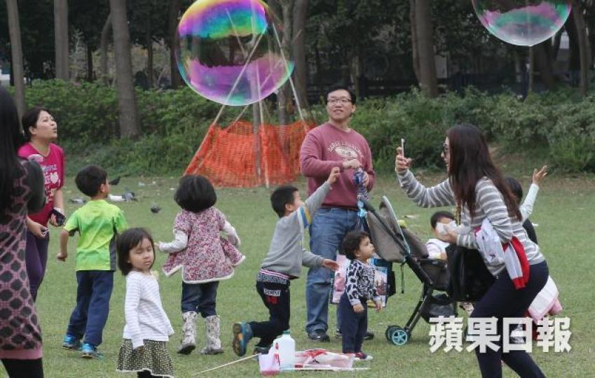 ■勞工顧問委員會昨達成共識,同意侍產假由3天增至5天。資料圖片 ■勞工顧問委員會昨達成共識,同意侍產假由3天增至5天。資料圖片