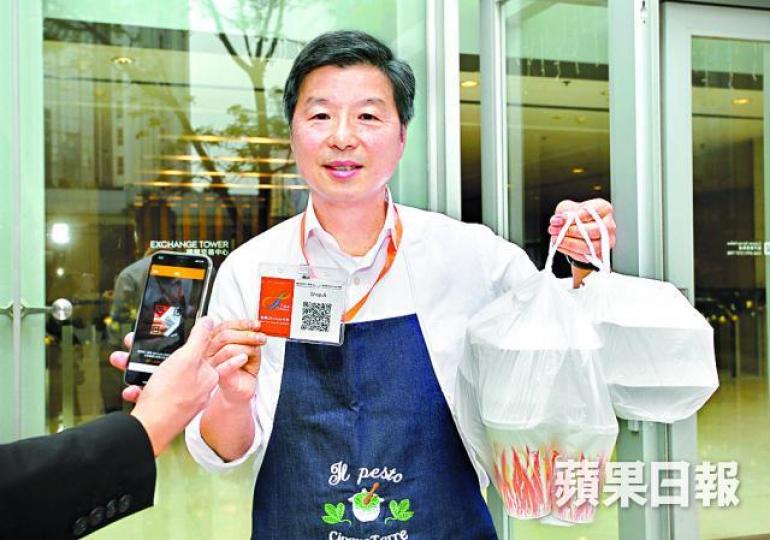■八達通總裁張耀堂指外賣上門亦可以手機掃QR Code付款。 ■八達通總裁張耀堂指外賣上門亦可以手機掃QR Code付款。