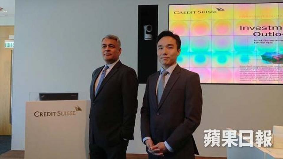 ■邵志銘(右)認為,市場對內銀股熱情將會重燃。 ■邵志銘(右)認為,市場對內銀股熱情將會重燃。