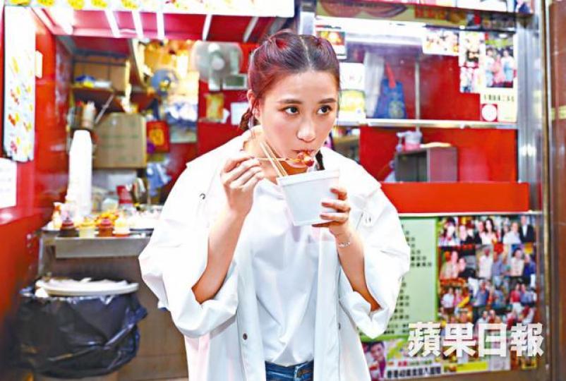 ■超蓮忙了半天後去了灣仔食燒賣魚蛋小食充飢,相當貼地。 ■超蓮忙了半天後去了灣仔食燒賣魚蛋小食充飢,相當貼地。