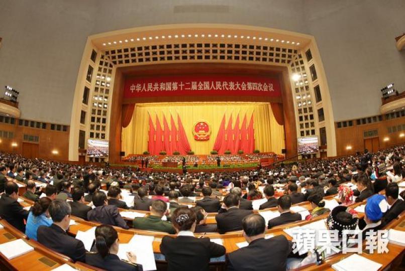 ■作為最高權力機構,人大職權包括修改憲法、監督國務院、最高人民法院及通過政府工作報告等。資料圖片 ■作為最高權力機構,人大職權包括修改憲法、監督國務院、最高人民法院及通過政府工作報告等。資料圖片