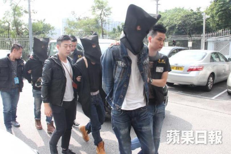 ■警方在行動中拘捕120名男女。
■警方在行動中拘捕120名男女。