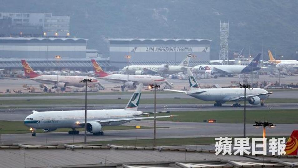 ■航空服務繼續兩極化,若以八、九零年代的模式運作,肯定是死路一條。 資料圖片 ■航空服務繼續兩極化,若以八、九零年代的模式運作,肯定是死路一條。 資料圖片