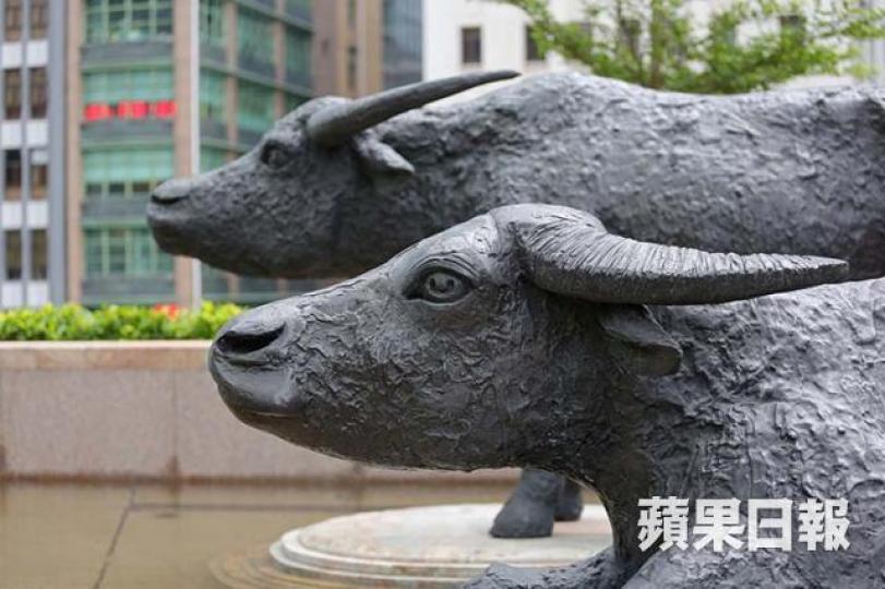 ■年尾成交縮減,就算指數股也容易被舞高弄低,故年尾炒股不宜沾手衍生工具。 資料圖片 ■年尾成交縮減,就算指數股也容易被舞高弄低,故年尾炒股不宜沾手衍生工具。 資料圖片