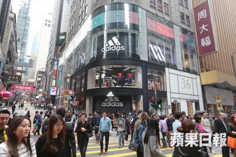■打工仔若投資懶人基金旗下「核心累積基金」,回報跑贏大市。 ■打工仔若投資懶人基金旗下「核心累積基金」,回報跑贏大市。