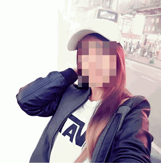 ■被捕印尼女傭昨晚遭警方通宵扣查。■片段可見女傭在浴室替男女童洗澡,多次出現全裸鏡頭。互聯網■女傭早前曾直播女少主協助洗碗。 ■被捕印尼女傭昨晚遭警方通宵扣查。■片段可見女傭在浴室替男女童洗澡,多次出現全裸鏡頭。互聯網■女傭早前曾直播女少主協助洗碗。