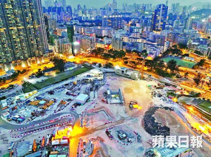 ■沙中綫造價971億,成香港史上最高造價的單一鐵路工程;圖為宋皇臺站地盤。伍嘉亮攝 ■沙中綫造價971億,成香港史上最高造價的單一鐵路工程;圖為宋皇臺站地盤。伍嘉亮攝