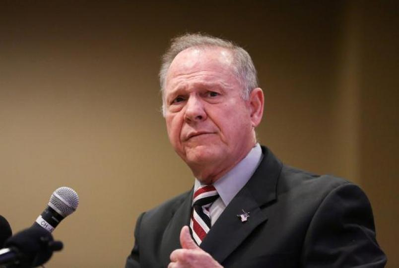 ■共和黨籍前法官穆爾■民主黨候選人瓊斯(左)角逐阿拉巴馬州聯邦參議員席位。 ■共和黨籍前法官穆爾■民主黨候選人瓊斯(左)角逐阿拉巴馬州聯邦參議員席位。