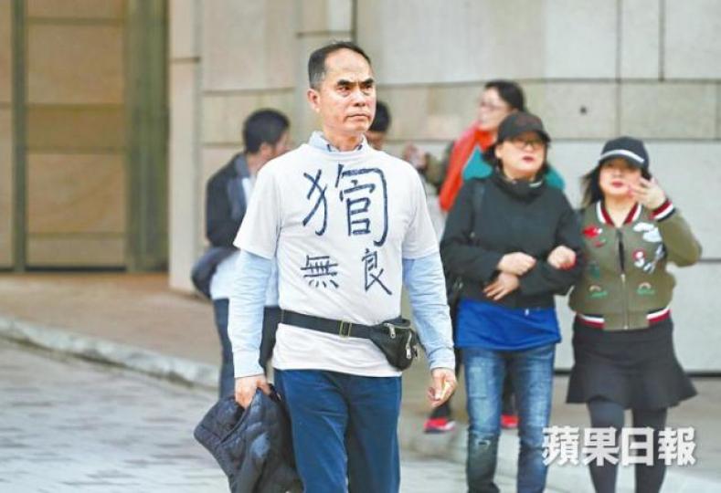■庭外有人換衫侮辱法官。許頌明攝 ■庭外有人換衫侮辱法官。許頌明攝