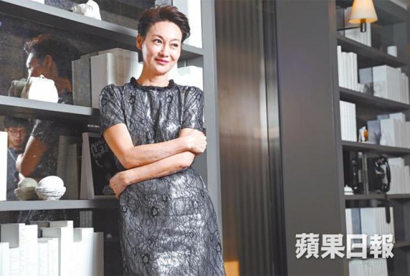 ■出爐金馬影后惠英紅昨日接受本報專訪,強調拍戲從不過問片酬。■惠英紅(左)在片中周旋於女人的鬥爭中,最後更不惜犧牲女兒性命。劇照■《血觀音》成續斐然,惠英紅首奪金馬影后,戲中女兒文淇(右)摘下最佳女配角,電影並取得最佳劇情片。 資料圖片■《血觀音》導演楊雅喆和惠英紅惺惺相惜,他大爆兩人初接觸時大聊八卦新聞。 ■出爐金馬影后惠英紅昨日接受本報專訪,強調拍戲從不過問片酬。■惠英紅(左)在片中周旋於女人的鬥爭中,最後更不惜犧牲女兒性命。劇照■《血觀音》成續斐然,惠英紅首奪金馬影后,戲中女兒文淇(右)摘下最佳女配角,電影並取得最佳劇情片。 資料圖片■《血觀音》導演楊雅喆和惠英紅惺惺相惜,他大爆兩人初接觸時大聊八卦新聞。