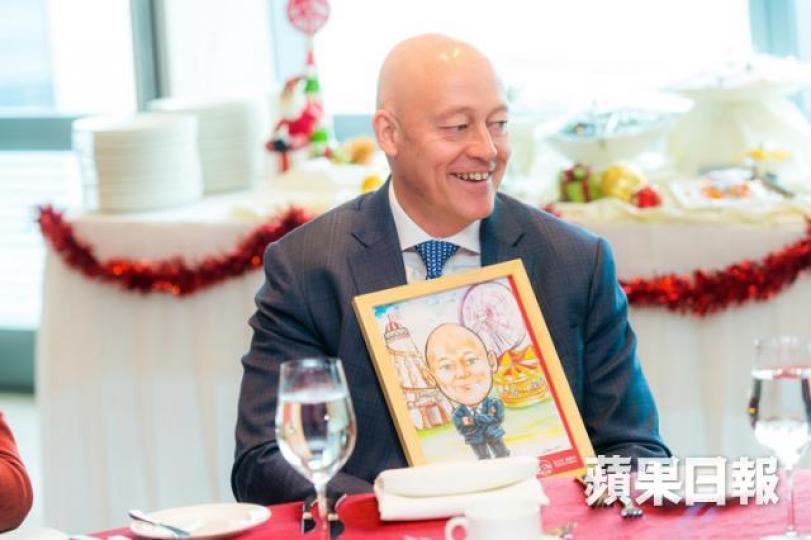 ■Peter似乎都好鍾意自己嘅卡通畫像。 ■Peter似乎都好鍾意自己嘅卡通畫像。