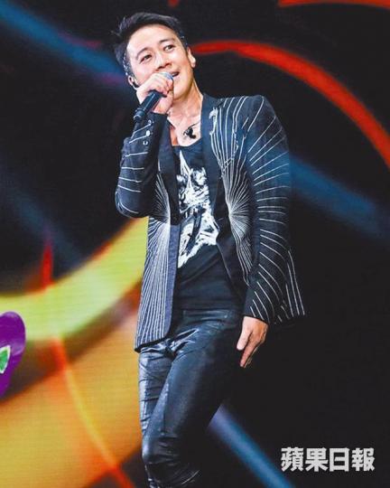 ■黎明澳門騷爆出官非,而他8月的廣州演唱會亦曾遭拖欠歌酬。資料圖片■去年4月因帳篷未達標(上圖),黎明要在騷前叫停中環個唱兼現身道歉。資料圖片 ■黎明澳門騷爆出官非,而他8月的廣州演唱會亦曾遭拖欠歌酬。資料圖片■去年4月因帳篷未達標(上圖),黎明要在騷前叫停中環個唱兼現身道歉。資料圖片