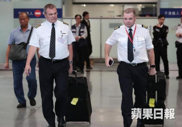 ■加薪方案不適用於機師,航空機組人員協會下周起將投票集資成立罷工基金。 ■加薪方案不適用於機師,航空機組人員協會下周起將投票集資成立罷工基金。