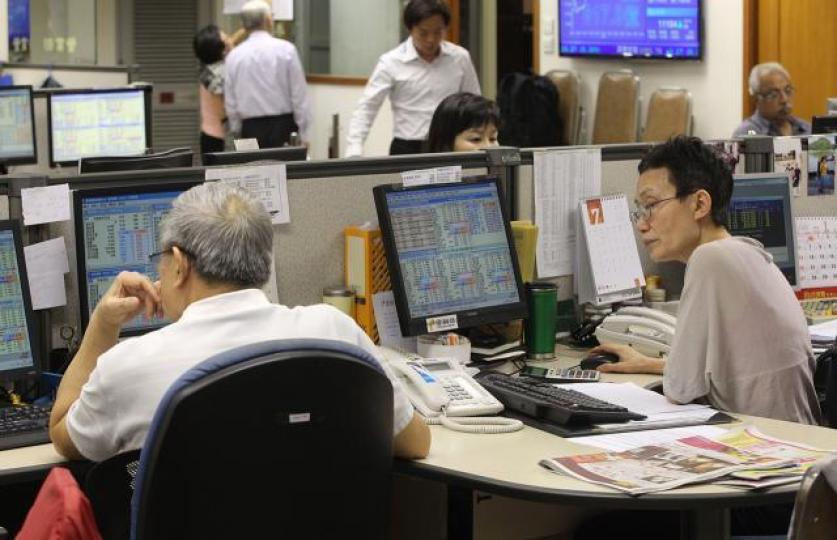 ■港股洗完牌會出現新嘅兩極化形勢,投資者到時要重新識別強弱股了。資料圖片 ■港股洗完牌會出現新嘅兩極化形勢,投資者到時要重新識別強弱股了。資料圖片