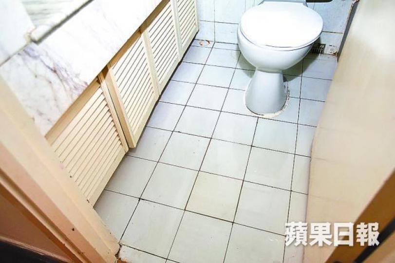 ■單位廁所地台出現漏水情況。 ■單位廁所地台出現漏水情況。