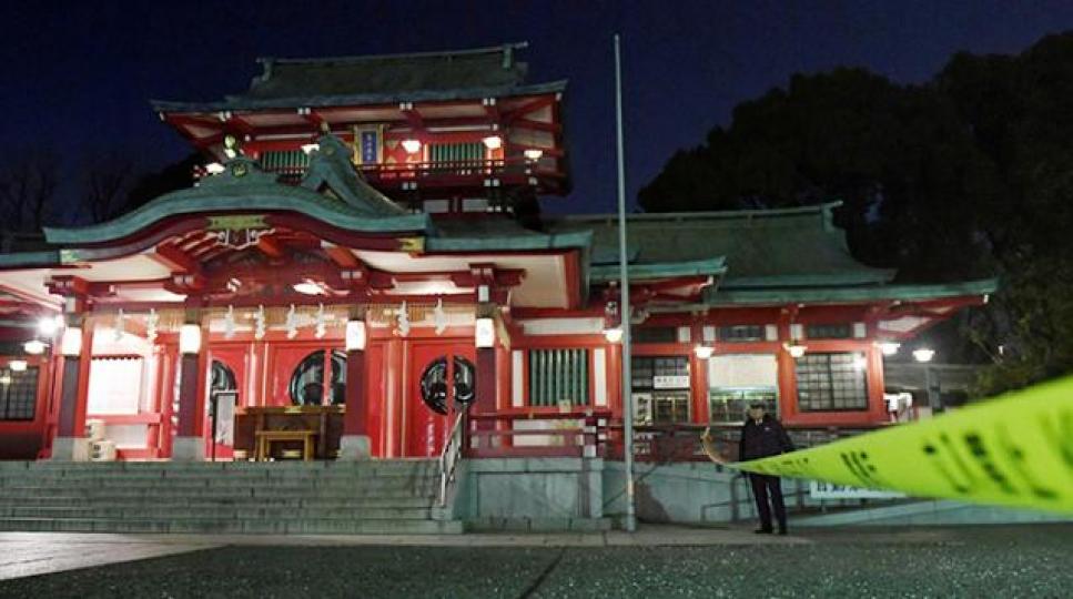 ■警方封鎖富岡八幡宮外兇案現場搜證。路透社 ■警方封鎖富岡八幡宮外兇案現場搜證。路透社