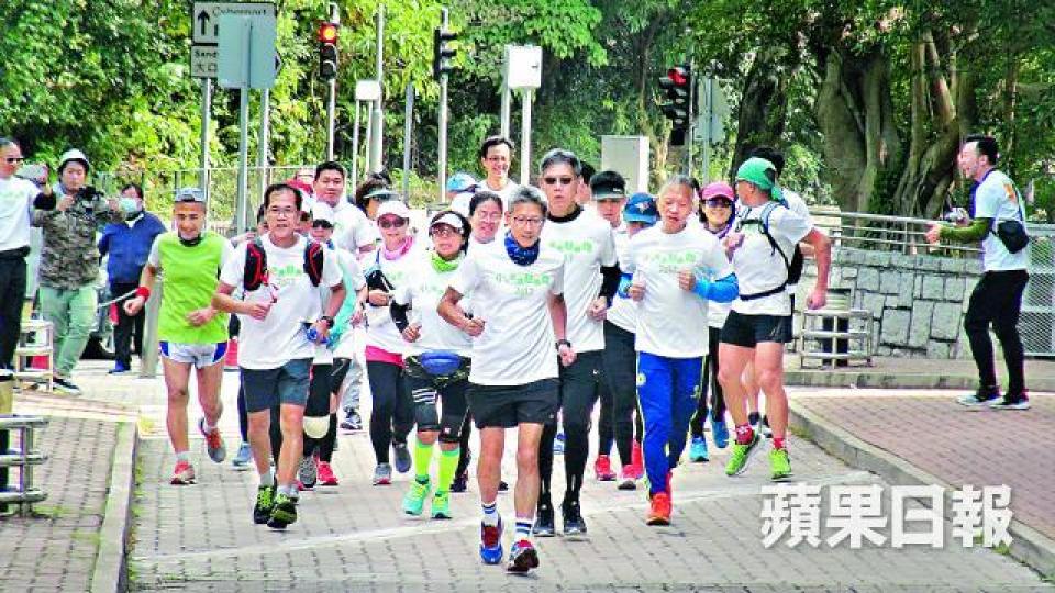 ■為期7日的環港跑昨圓滿結束,為香港癌症基金會籌得逾26萬元善款。 ■為期7日的環港跑昨圓滿結束,為香港癌症基金會籌得逾26萬元善款。