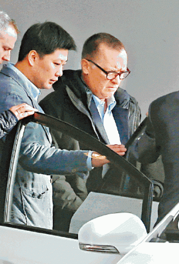 ■費爾特曼(右)結束訪朝後轉抵北京。路透社 ■費爾特曼(右)結束訪朝後轉抵北京。路透社