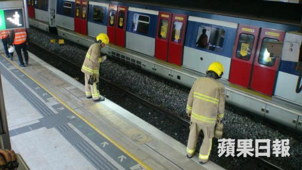 ■東鐵綫月台沒有幕門。 ■東鐵綫月台沒有幕門。