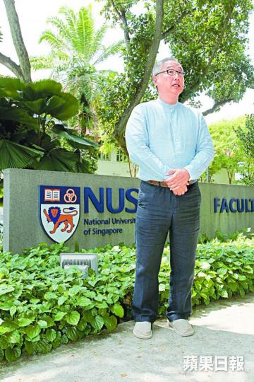 港大法學院長何耀明■何耀明將不續任港大法律學院院長,但會留任為法律系教授。 港大法學院長何耀明■何耀明將不續任港大法律學院院長,但會留任為法律系教授。
