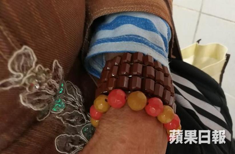 ■有師奶熟客手上戴有托瑪琳石鏈。 ■有師奶熟客手上戴有托瑪琳石鏈。