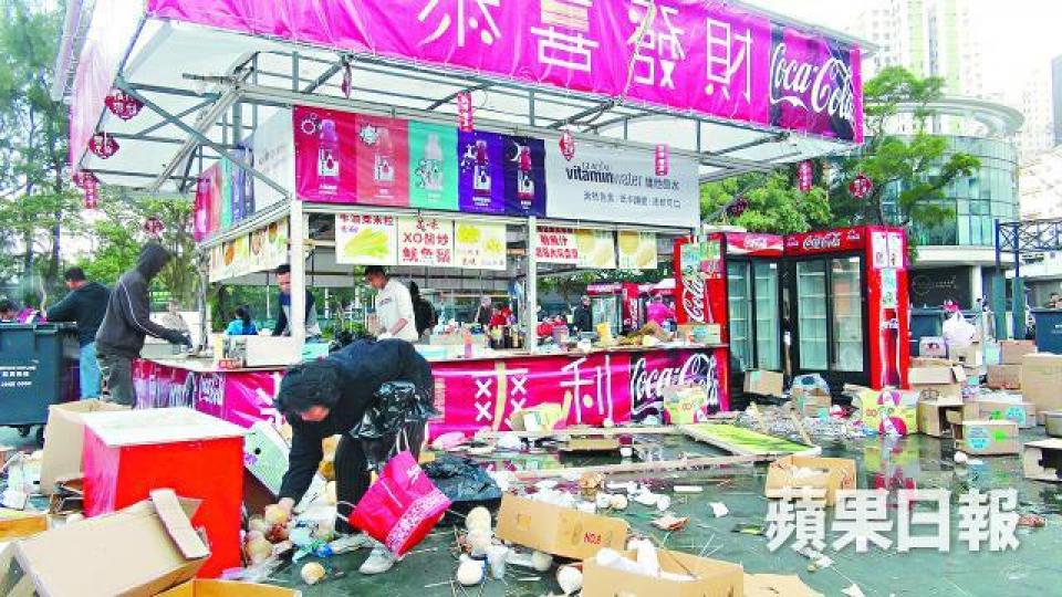 ■年宵等大型活動,物資棄置情況嚴重。資料圖片 ■年宵等大型活動,物資棄置情況嚴重。資料圖片