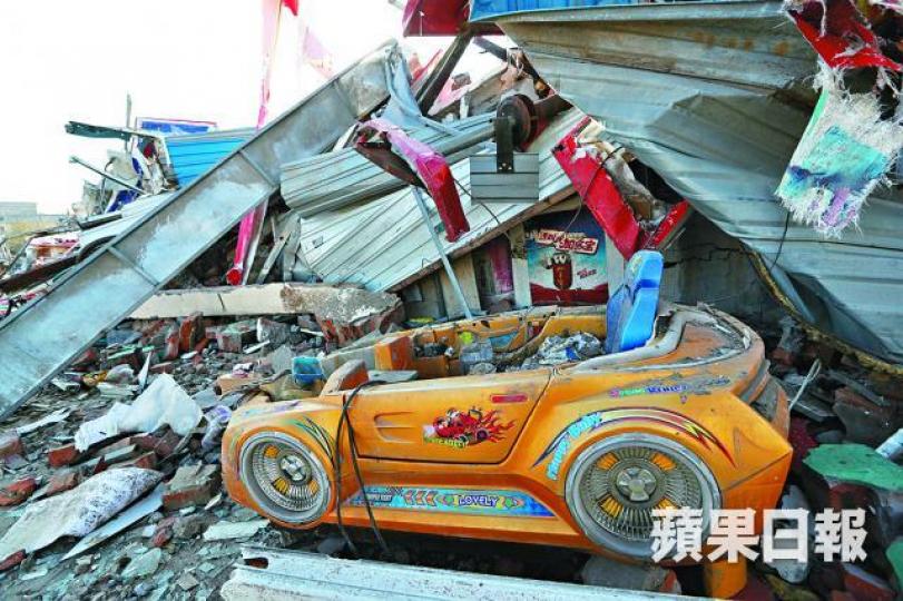 ■新建村強拆後成廢墟。■一下子被逼遷,租客顯得相當狼狽。■順義區李橋鎮頭二營村一所民居因出租給工人被封。 ■新建村強拆後成廢墟。■一下子被逼遷,租客顯得相當狼狽。■順義區李橋鎮頭二營村一所民居因出租給工人被封。