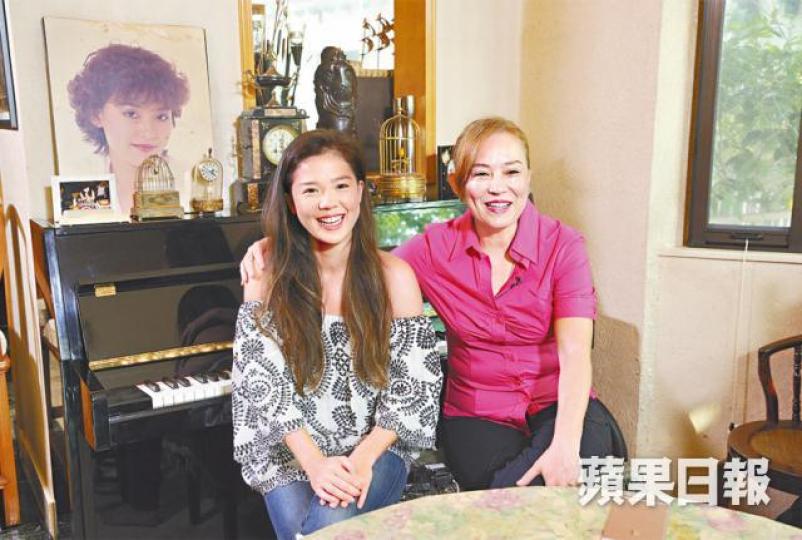 ■翁靜晶跟長女萬儀(左)無所不談,關係亦母亦友。■翁靜晶長女萬儀,自幼開始習武,遺傳了父親的好身手。資料圖片■三歲時的劉萬儀與妹妹劉幸儀都非常可愛。資料圖片■劉家良在女兒萬儀心目中是個好爸爸。 ■翁靜晶跟長女萬儀(左)無所不談,關係亦母亦友。■翁靜晶長女萬儀,自幼開始習武,遺傳了父親的好身手。資料圖片■三歲時的劉萬儀與妹妹劉幸儀都非常可愛。資料圖片■劉家良在女兒萬儀心目中是個好爸爸。