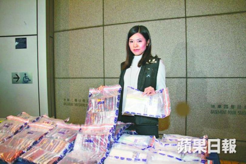 ■警方於迷你倉儲物櫃撿出巿值逾2,000萬元毒品。 ■警方於迷你倉儲物櫃撿出巿值逾2,000萬元毒品。