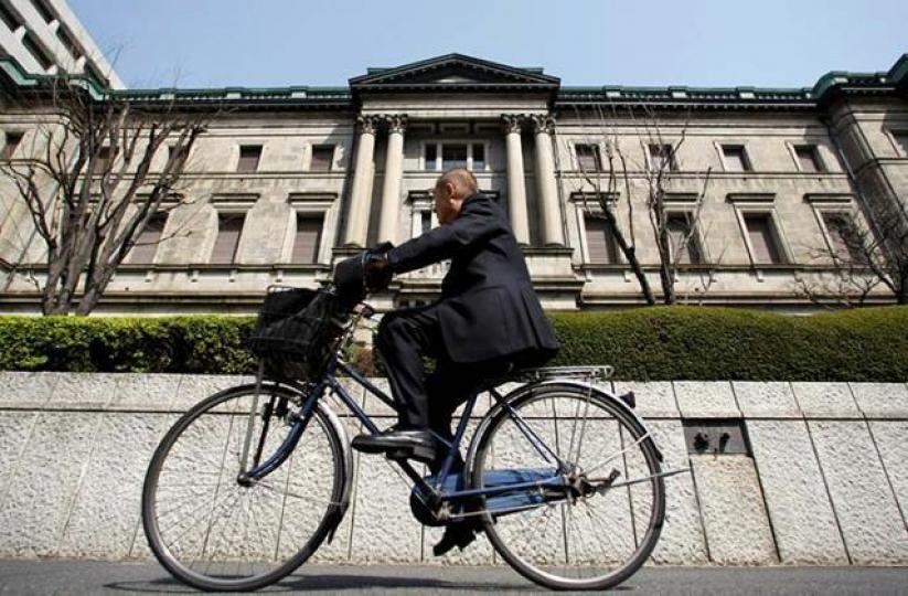 ■日本央行在可見將來會維持利率不變,但透過調控孳息率曲線去減慢貨幣供應。 資料圖片 ■日本央行在可見將來會維持利率不變,但透過調控孳息率曲線去減慢貨幣供應。 資料圖片