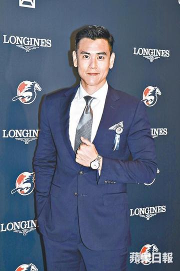 ■彭于晏去完好友余文樂的澳洲婚禮,昨日出席沙田馬場活動。■軒仔唱歌助興,笑言惡搞霆鋒後,大家叫他做「生麵王」。 ■彭于晏去完好友余文樂的澳洲婚禮,昨日出席沙田馬場活動。■軒仔唱歌助興,笑言惡搞霆鋒後,大家叫他做「生麵王」。