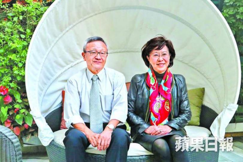 ■龔仁心同姐姐龔中心噚日同傳媒午聚。 ■龔仁心同姐姐龔中心噚日同傳媒午聚。