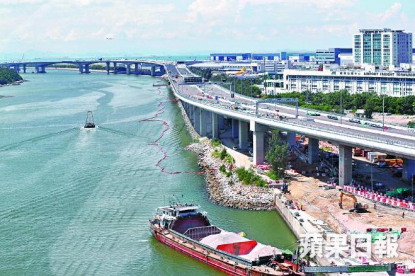 ■港府宣佈增發港珠澳橋中港牌,由3,000個增至一萬個。資料圖片 ■港府宣佈增發港珠澳橋中港牌,由3,000個增至一萬個。資料圖片
